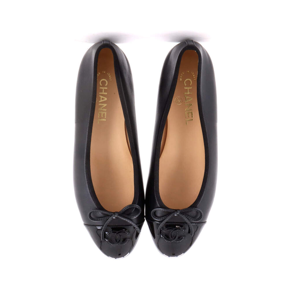 Chanel Women's CC Cap Toe Bow Ballerina Flats Leather and Patent - Picture 2 of 6